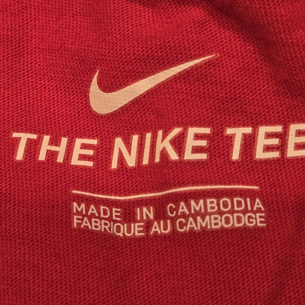 Nike Tee red white black in a mens size Large LIKE NEW - Picture 5 of 5